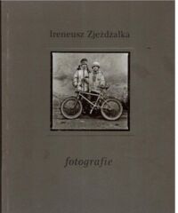 Miniatura okładki Szymanowicz Maciej /pod red./ Zjeżdżałka Ireneusz. Fotografie. /Książka Towarzyszyła wystawie Ireneusz Zjeżdżałka (1972-2008). Fotografie zorganizowanej przez Galerię Fotografii pf w Centrum Kultury "Zamek" w Poznaniu we wrześniu 2009 roku/