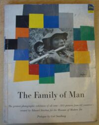 Zdjęcie nr 1 okładki  The Family of Man. The greatest photographic exhibition of all time - 503 pictures from 68 countries - created by Edward Steichen for the Museum of Modern Art.